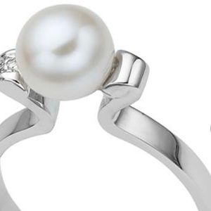 Beautiful, unique Pearl Ring